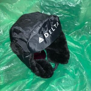 NWT Delta Airlines Classic Trapper Hat Waterproof + snap-on insulation Sz L/X